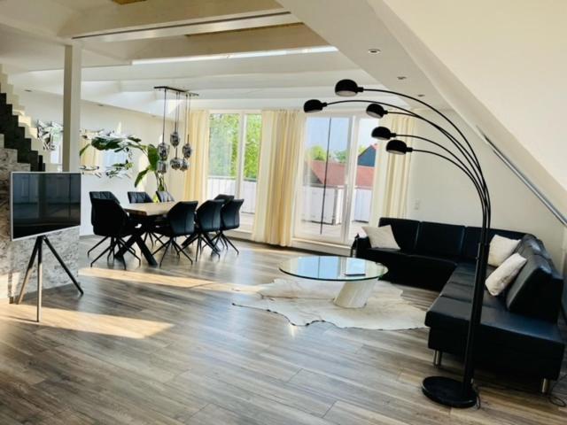 Apartment 160Qm 5 Schlafzimmer 1 Wohnzimmer Terrasse Und Balkon Wilhelmshaven Extérieur photo
